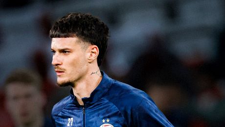 Dennis Man, prestație ștearsă în meciul cu Utrecht. Românul, schimbat la pauză de Peter Bosz