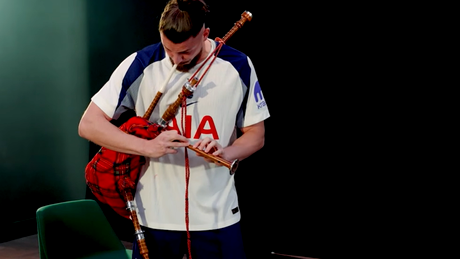 Drăgușin și talentul său ascuns. Ce abilități inedite posedă fundașul României | VIDEO