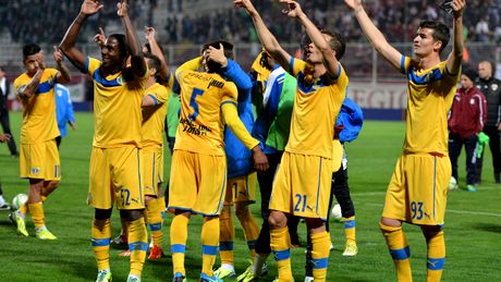 „Un om stătea în genunchi în faţa autocarului”. Povestea unei deplasări istorice pentru Petrolul: „Nici poliţia nu ştia pe unde să ne mai bage”