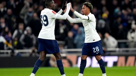 „A explodat un pneu”. Colegii lui Drăgușin, implicați într-un accident chiar înaintea meciului de Champions League