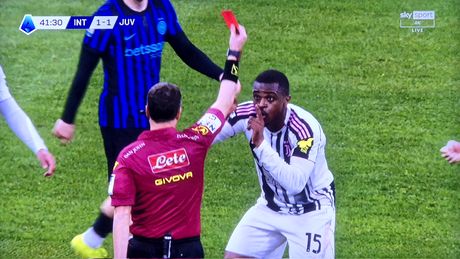 Derby încheiat, războiul continuă. Arbitrul partidei Inter – Juventus a primit ameninţări cu moartea. Ce i-a transmis poliţia