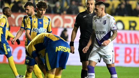 Vassaras i-a pus lui Dani Coman înregistrările audio din momentul gafei lui Radu Petrescu. Ce a discutat centralul cu cei din camera VAR