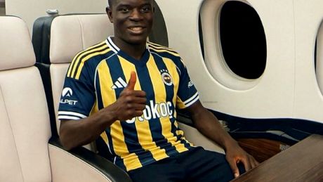 N’Golo Kante, noul jucător al lui Fenerbahce. Clubul îi mulţumeşte lui Erdogan pentru că a facilitat transferul