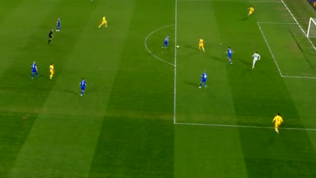 Neverosimil! La câteva secunde după ce a debutat în naţionala României, a gafat incredibil şi le-a făcut slovacilor un cadou