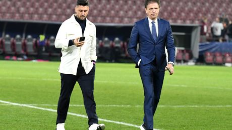 Gică Popescu a „mitraliat” pe toată lumea: „I-am spus lui Zicu că sunt supărat pe el, ne-a lăsat când e cel mai greu”. Marica, vizat şi el: „Îl pun într-o postură proastă şi nu vreau să fac asta”