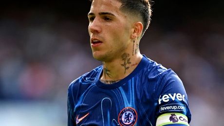 Impresarul lui Enzo Fernandez, nemulţumit că jucătorul a fost suspendat două meciuri de antrenorul echipei Chelsea
