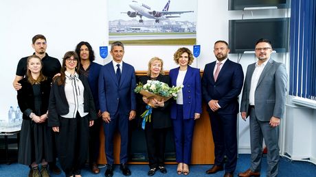 Cea mai performantă aeronavă din dotarea TAROM, un Boeing 737 MAX, primeşte numele “Mircea Lucescu” / Răzvan Lucescu: Un omagiu pe care familia noastră îl primeşte cu emoţie şi recunoştinţă