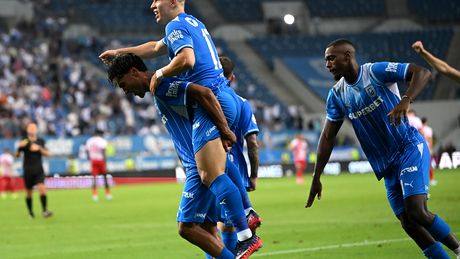 Universitatea Craiova, victorie zdrobitoare cu UTA Arad. Campioana, spectacol pe teren propriu