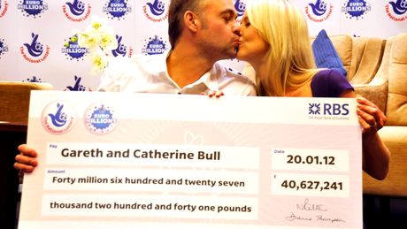 Ce s-a ales de bărbatul care a câștigat aproape 47 de milioane de euro la loterie. Viața lui s-a schimbat radical după ce a divorțat