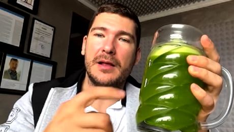 Din ce e preparată licoarea verde pe care Călin Donca o consuma în fiecare dimineață: „Vei avea mai multă inteligență”. A dezvăluit ce se întâmplă după ce o bei