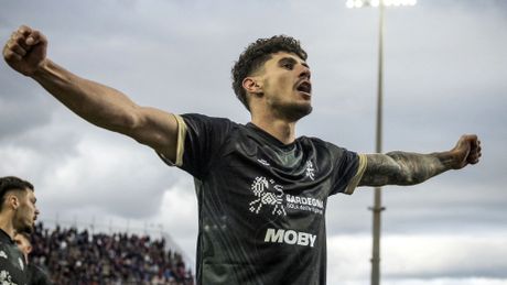 Florinel Coman s-a accidentat în Cagliari – Genoa 1-1. Davide Nicola, anunț despre starea românului