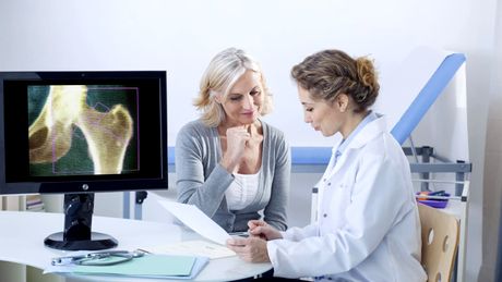 Ce este osteoporoza și cum poate fi depistată cu ajutorul analizei DEXA (P)