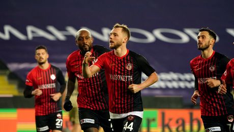 VIDEO. Maxim l-a ”bătut” pe Petrescu, la debutul său în Turcia