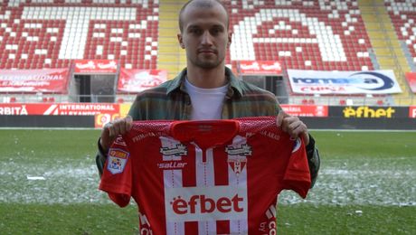 Încă un transfer ”tare” la o nou-promovată! Au adus un fotbalist din prima ligă rusă