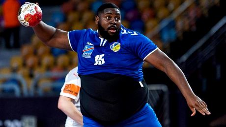 Aceasta este greutatea reală a handbalistului din Congo, care face senzație la Mondial. Gauthier Mvumbi nu a mai putut ține ascuns marele secret