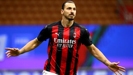 Flexi-Zlatan Ibrahimovic i-a pus piciorul în cap unui coleg! Imagini cu ultima ispravă a suedezului de la Milan în Serie A