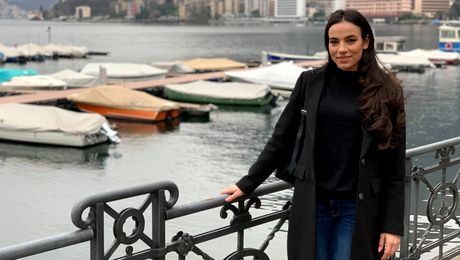 EXCLUSIV. Jucătoarea de fotbal din România, care trăiește în raiul miliardarilor din Europa: „George Clooney are o vilă în apropiere”