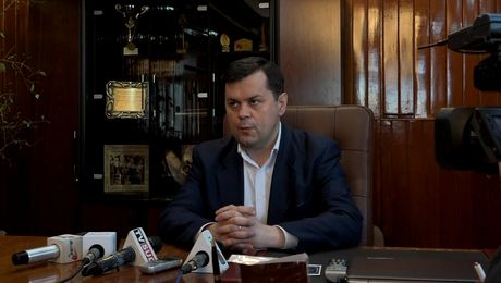 EXCLUSIV. Primarul Romanescu își recunoaște vina în scandalul declarațiilor despre Săpunaru, Sânmărtean și Herea:  „Îmi asum greșeala și le cer scuze băieților. Vorbele mele au fost înțelese greșit”