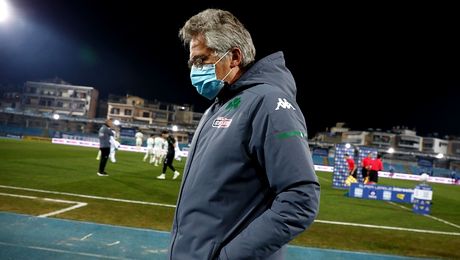 Se anunță vremuri grele pentru Boloni la Panathinaikos. Antrenorul român e la un pas de demitere