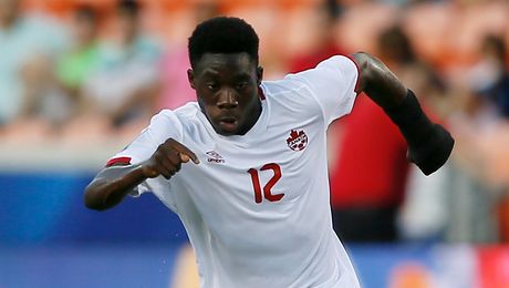 Un român, coleg cu Alphonso Davies, de la Bayern Munchen! A fost pe teren la „măcelul” din America de Nord