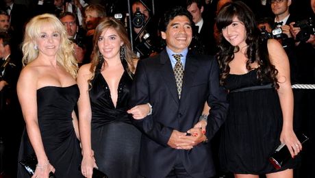 Cum a reușit Maradona să rămână lefter: case, mașini, vacanțe și bijuterii pentru toată lumea! Suma fabuloasă cheltuită pe cadouri!