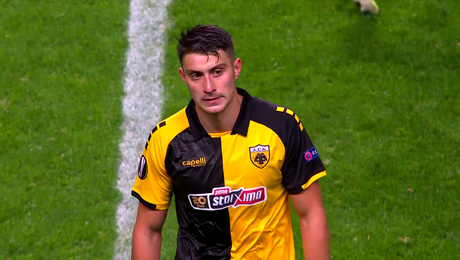 Nedelcearu s-a întors de la națională într-un butoi cu pulbere! Scandal uriaș la AEK Atena, în care e implicat și românul