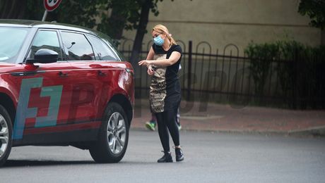 ”Șomerul” Șumudică își răsfață nevasta. I-a făcut cadou o mașină de lux, în culorile Rapidului FOTO