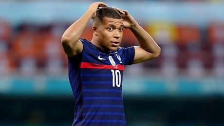 FOTO. Familiile lui Paul Pogba și Kylian Mbappe, „atacate” pe Arena Națională la Euro 2020! Ce a făcut mama unui alt internațional francez