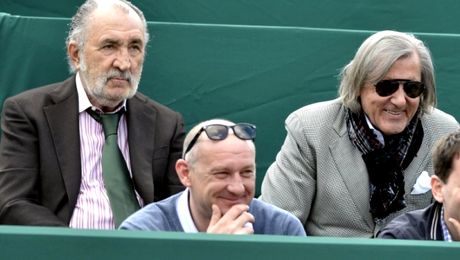 Frumusețea care i-a însoțit pe Ion Țiriac și Ilie Năstase la Paris. Ioana Simion a atras toate privirile la finala dintre Djokovic și Tsitsipas