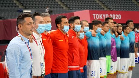 CRONICĂ. Am făcut ”haka” pe noi. Scor alb cu All Blacks și ne cântă Gil Dobrică. Hai acasăăăă…