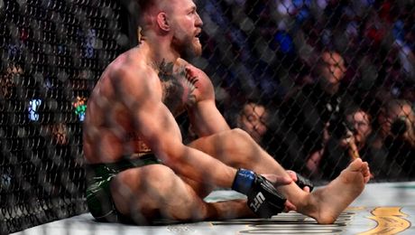 Conor McGregor, mesaj de pe masa de operație pentru Dustin Poirier. „Poți sărbători, dar nu ai făcut nimic!”. Ce spune de revenirea în ring