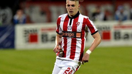 Dinamo aduce jucători, deși are interzis la transferuri. Ce fundaș central revine la echipă