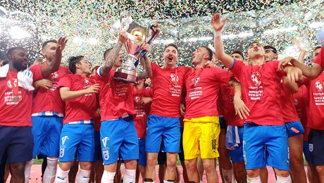 Marinos Ouzounidis, la al doilea trofeu cu Universitatea Craiova. “Lăsați-mă să mă bucur! Banii vin și pleacă, trofeele rămân”