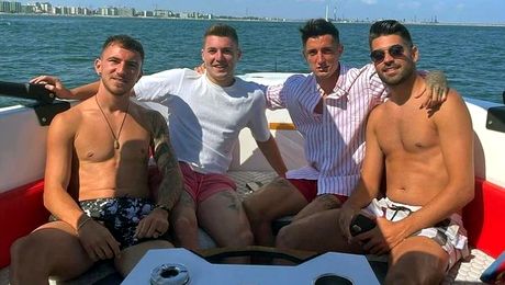 Petrecere de lux a dinamoviștilor pe malul mării. Câinilor li s-a alăturat și un membru important al familiei Halep