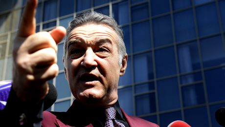Gigi Becali s-a instalat oficial pe banca tehnică. Ce sarcini de joc au primit atacanții
