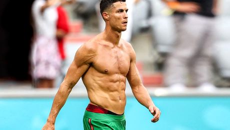 Nu te așteptai la asta. Ce ritual are Ronaldo înainte să mănânce