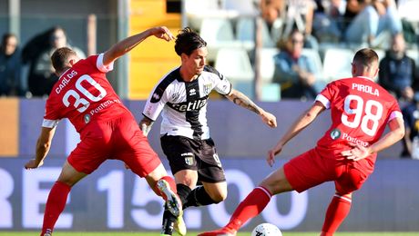 Critici dure pentru Dennis Man după meciul Parmei. Românul nu a mai fost vedeta echipei sale