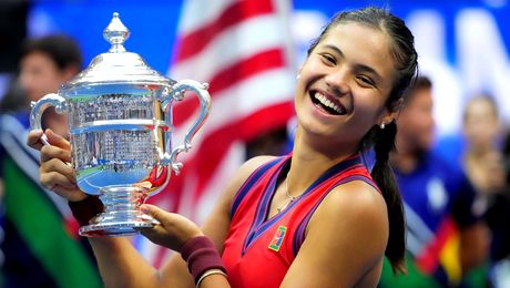 Cum a surclasat-o Emma Răducanu pe Simona Halep dintr-o semnătură. Lovitura este monumentală