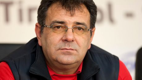 Fost jucător al Stelei, pe lista pentru postul de selecționer al Republicii Moldovei