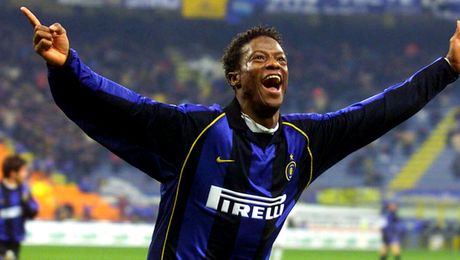 Povestea lui Kallon, fotbalistul care a schimbat istoria în țara sa. Legenda a început în Kenema