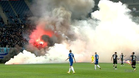 Se pregătea un măcel la FC U Craiova – CS U Craiova. S-au găsit zeci de bâte în loja gazdelor