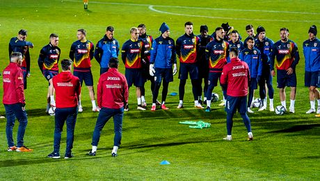 VIDEO. Momente inedite la antrenamentul tricolorilor. Avertismentul unui suporter a stârnit hohote de râs