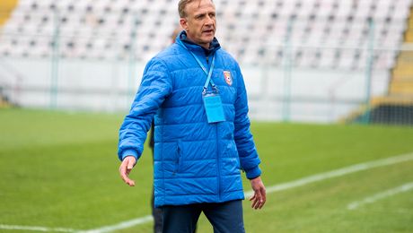 Emil Săndoi, distrus după ce echipa sa a fost din nou dezavantajată de arbitraj: „Sunt epuizat, nu știu ce să mai fac. Mi-e rușine de greșelile pe care le fac alții”