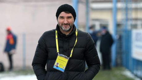 La 45 de ani, Adrian Mihalcea a revenit pe terenul de fotbal. N-are condiție fizică, dar face diferența în meciuri