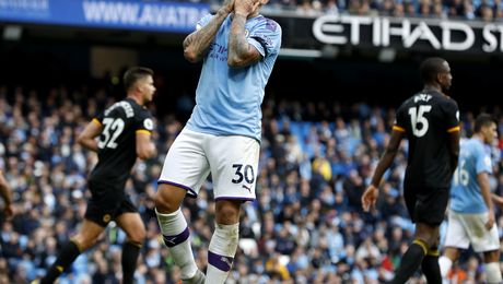 Scene terifiante trăite de un mare fotbalist. I-au spart casa și i-au pus cureaua în jurul gâtului