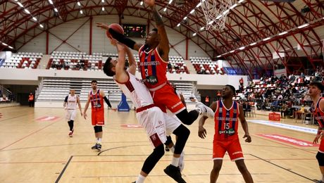 REPORTAJ. „Unicul derby” sub coș. Ce s-a ales din Dinamo – Steaua, un duel care a umplut săli și a dat tonul în baschetul românesc