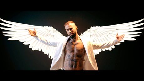 S-a lăsat de fotbal și e cel mai cunoscut român din lume pe TikTok! E poreclit „Îngerașul” și câstigă sume colosale în fiecare zi