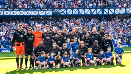 Gică Hagi, alături de Figo și alte legende ale fotbalului. A fost invitat de Rangers