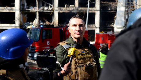 VIDEO. Vladimir Klitschko, strigăt disperat: „E genocid. Cine face afaceri cu Rusia are sânge pe mâini”. Fostul mare pugilist a arătat lumii întregi cum inamicul a bombardat o grădiniță din Kiev