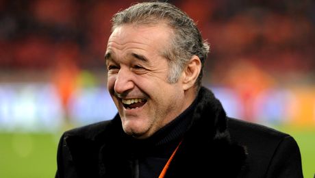 Becali dă de pământ și cu Argăseală. Patronul FCSB și-a ironizat angajatul pentru că a scris poezii și le-a publicat. „Eu nici pe Mihai Eminescu nu îl citesc”